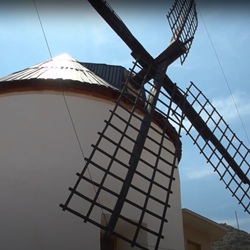 Zicht op het dorp Cox in de Vega Baja