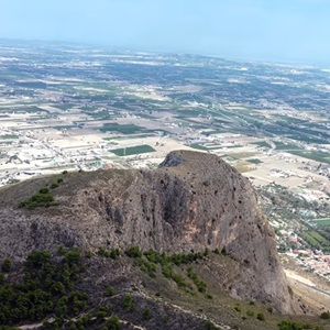 Landschap met zoutvlaktes en duinen nabij Orihuela