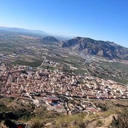 Redován tegen de bergen