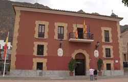 Landbouwgrond en bedrijvigheid in Redován