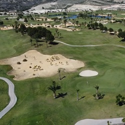 Dorpsplein bij zonsondergang in San Miguel de Salinas