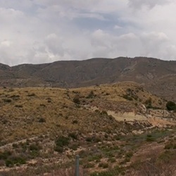 Natuurgebied rond Crevillent met rotsen en vegetatie