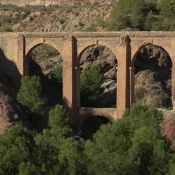 Wandelaars op natuurroute bij Aspe