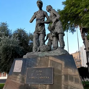 Tentoonstelling in Museo del Calzado met oude schoenen en gereedschap