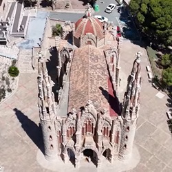 Panorama van Novelda met omliggende bergen en wijngaarden