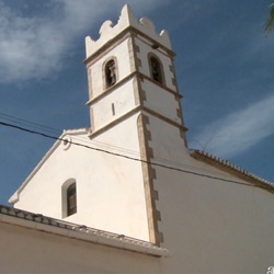Historisch plein in Benitachell met oude gevels