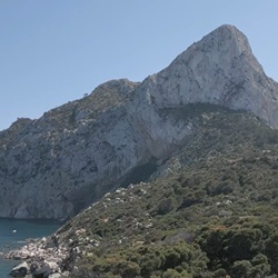 Peñón de Ifach met mediterrane natuur rondom Calp