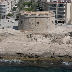 Kustlijn van Moraira met uitzicht op het kasteel