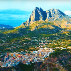 Wandelpad bij zonsondergang in Finestrat Wandelpad bij zonsondergang in Finestrat