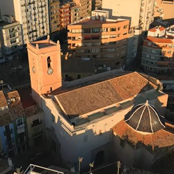 Uitzicht op Villajoyosa en de kust vanaf de heuvel