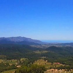 Natuurlandschap Jijona Ochtendzon over het berglandschap bij Jijona