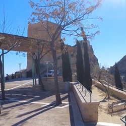 Middeleeuwse kern van Jijona Straat met trappen in Jijona