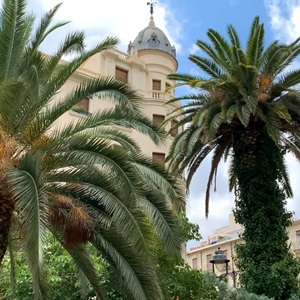 Historisch uitzicht over Alcoy tussen de bergen