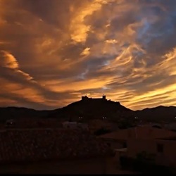 Uitzicht op Castalla met bergen