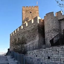 Kasteel op rots in Sax