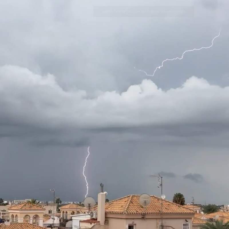 Zware regenval in de regio Orihuela en Pilar de la Horadada op 18 oktober 2026